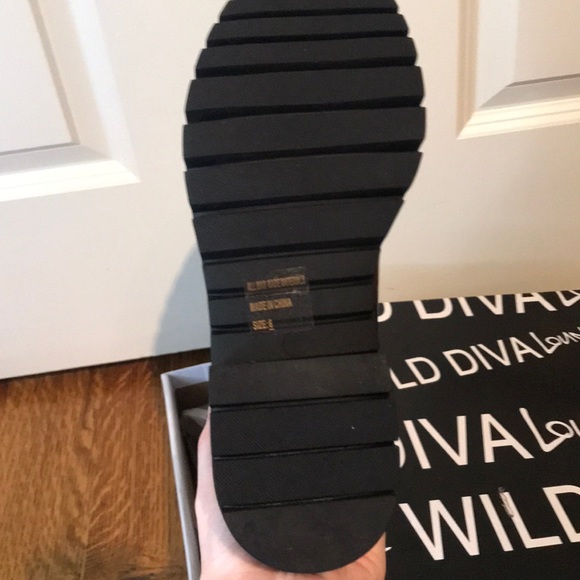 Wild Diva Lounge Boots. Never worn comes with box - Picture 3 of 9